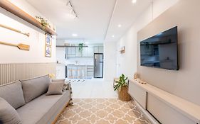 Apartamentos em Bal Piçarras 150 M DA PRAIA com Sacada Wi Fi, Piscina, Portaria 24h, Playground e vaga de GARAGEM